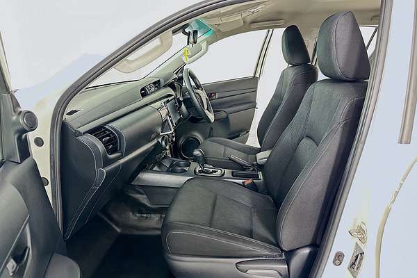 2020 Toyota HILUX SR (4x4) GUN126R FACELIFT 4X4