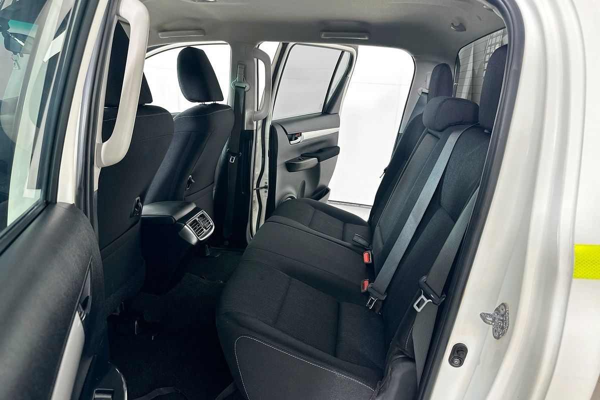 2021 Toyota HILUX SR5 (4x4) GUN126R FACELIFT 4X4