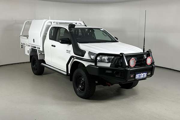 2020 Toyota Hilux SR (4x4) GUN126R FACELIFT 4X4