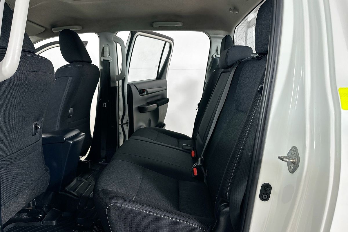 2020 Toyota HILUX SR (4x4) GUN126R FACELIFT 4X4