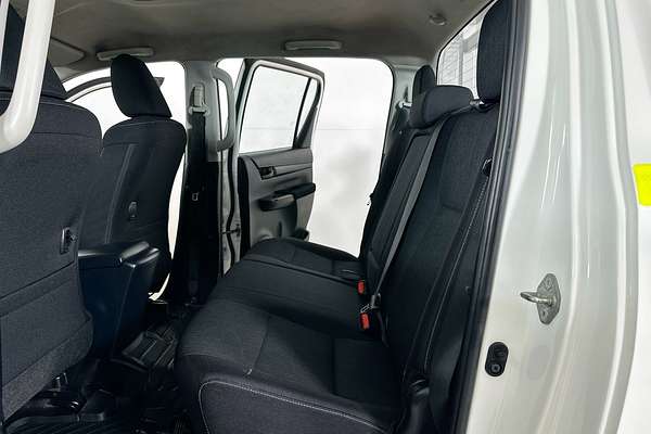 2020 Toyota HILUX SR (4x4) GUN126R FACELIFT 4X4