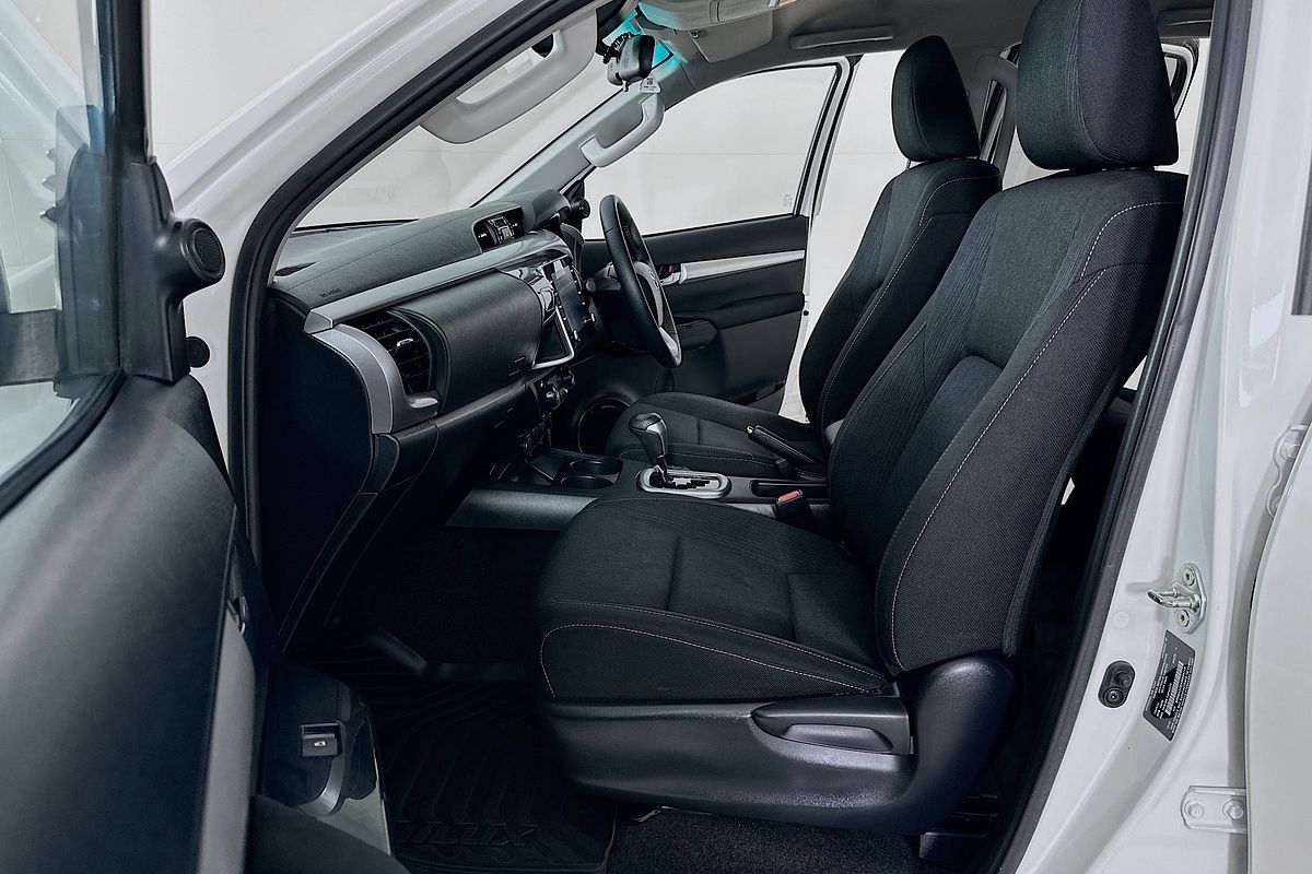 2021 Toyota HILUX SR5 (4x4) GUN126R FACELIFT 4X4