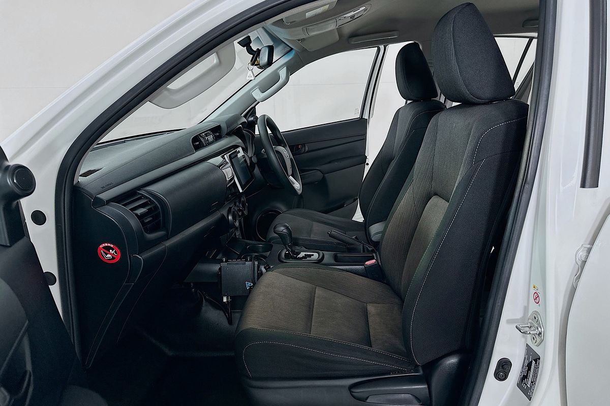 2018 Toyota HILUX SR (4x4) GUN126R MY19 4X4