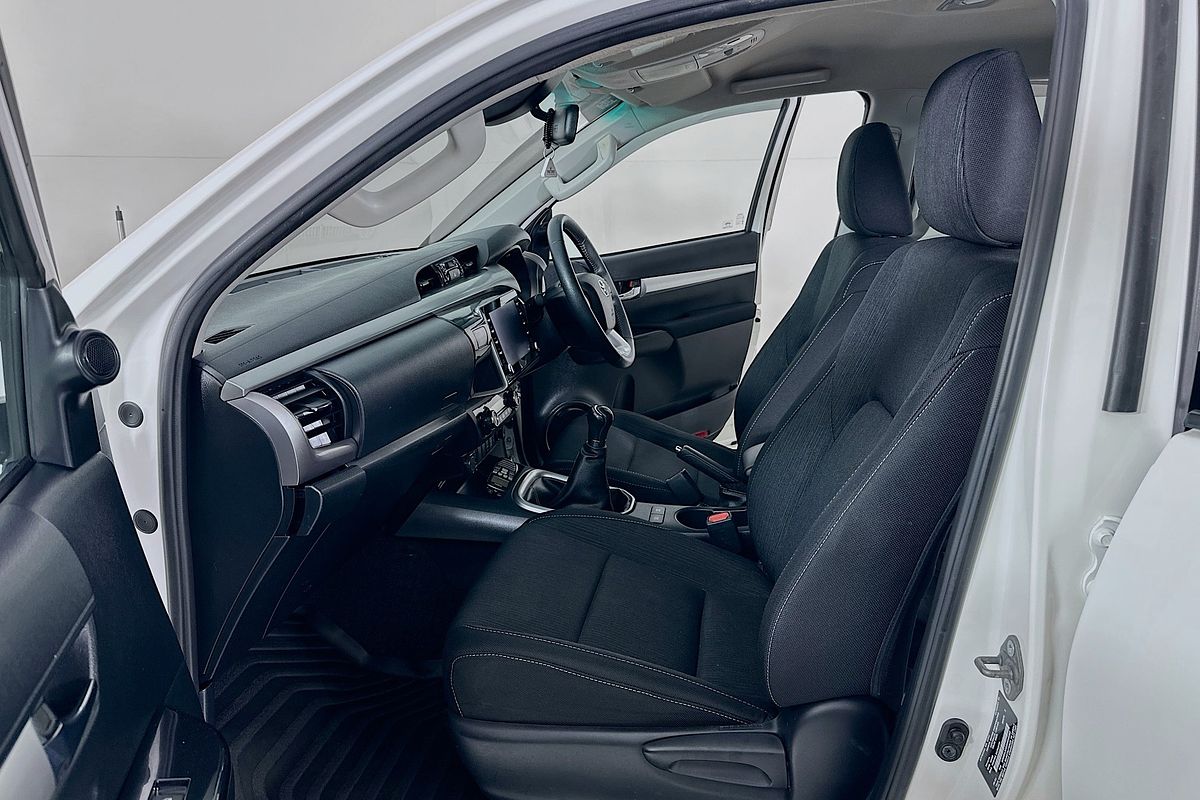 2021 Toyota HILUX SR5 (4x4) GUN126R 4X4