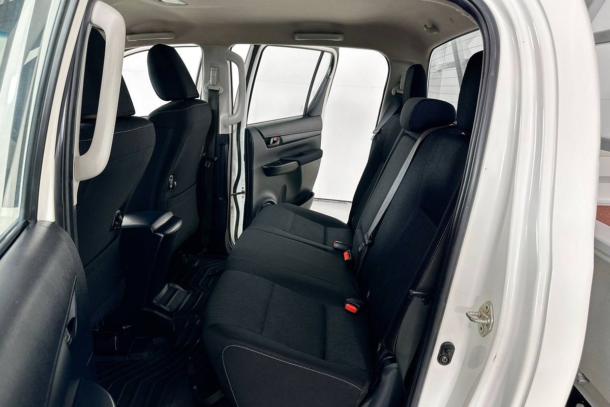 2020 Toyota HILUX SR (4x4) GUN126R FACELIFT 4X4