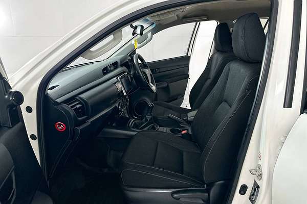 2018 Toyota HILUX SR (4x4) GUN126R MY19 4X4