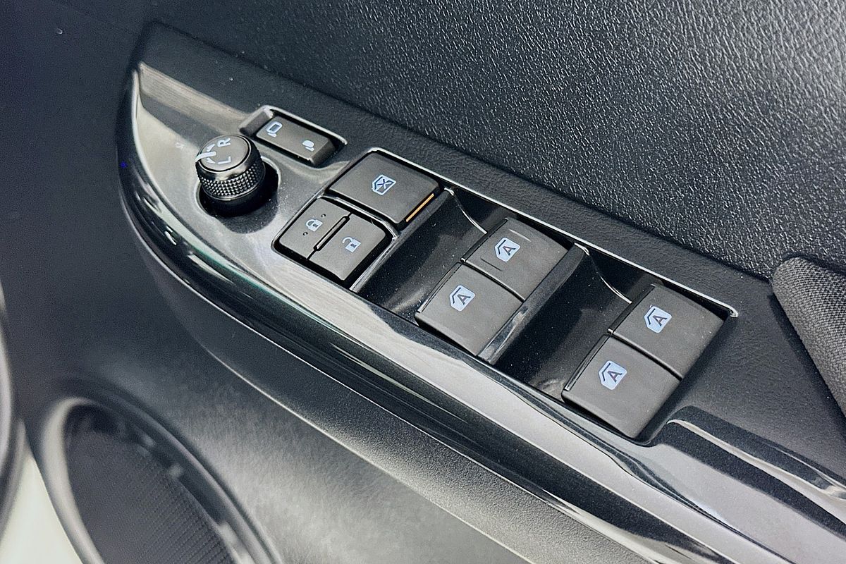 2021 Toyota HILUX SR5 (4x4) GUN126R 4X4