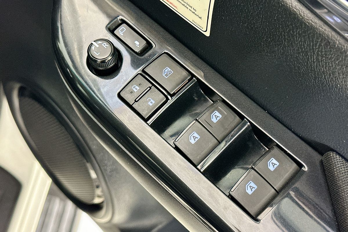 2021 Toyota HILUX SR5 (4x4) GUN126R 4X4