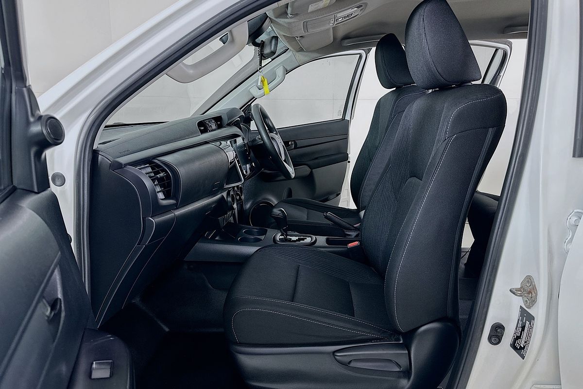 2021 Toyota HILUX SR (4x4) GUN126R FACELIFT 4X4