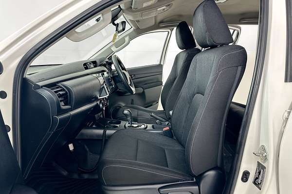 2020 Toyota HILUX SR (4x4) GUN126R FACELIFT 4X4