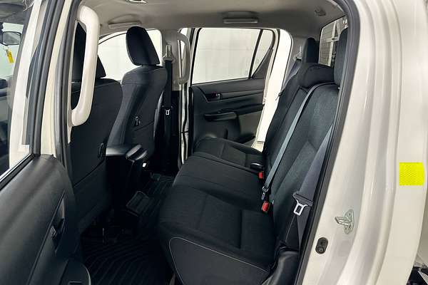 2023 Toyota HILUX SR (4x4) GUN126R 4X4