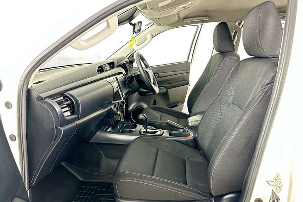 2020 Toyota HILUX SR (4x4) GUN126R FACELIFT 4X4