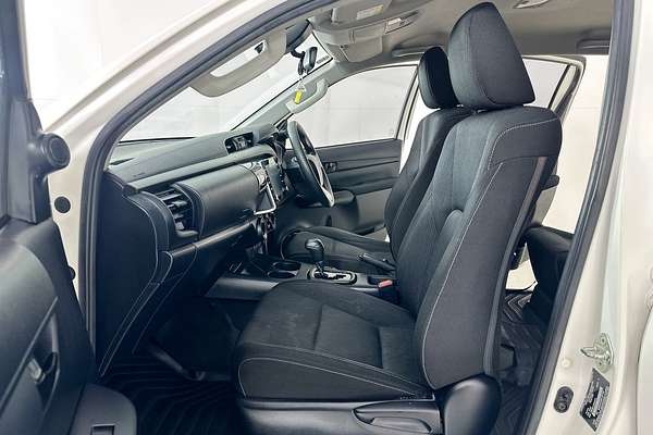 2020 Toyota HILUX SR (4x4) GUN126R FACELIFT 4X4