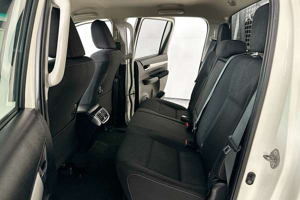 2021 Toyota HILUX SR5 (4x4) GUN126R FACELIFT 4X4