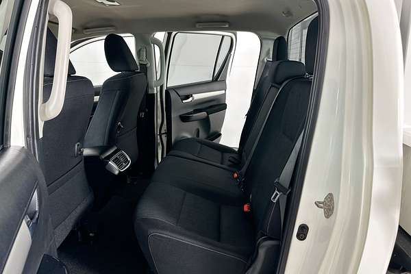 2021 Toyota HILUX SR5 (4x4) GUN126R 4X4