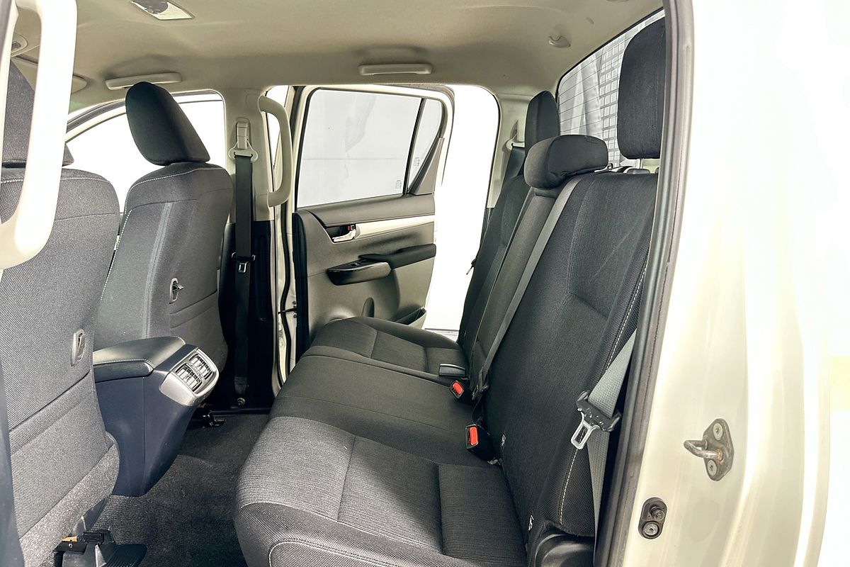 2021 Toyota HILUX SR5 (4x4) GUN126R FACELIFT 4X4