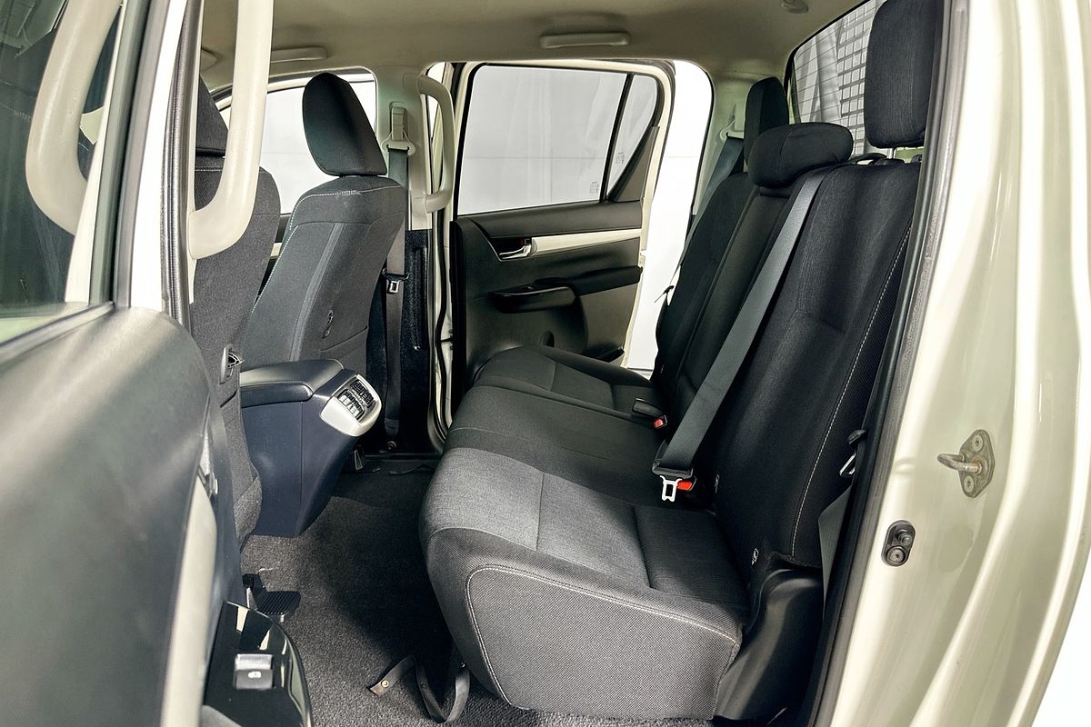 2021 Toyota HILUX SR5 (4x4) GUN126R 4X4