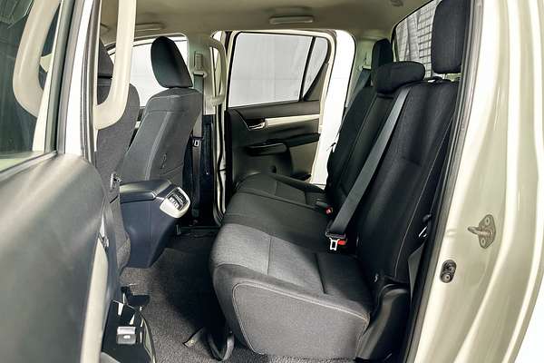 2021 Toyota HILUX SR5 (4x4) GUN126R 4X4