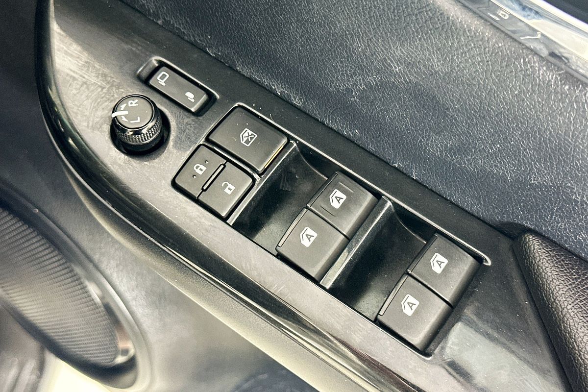 2017 Toyota HILUX SR5 (4x4) GUN126R 4X4