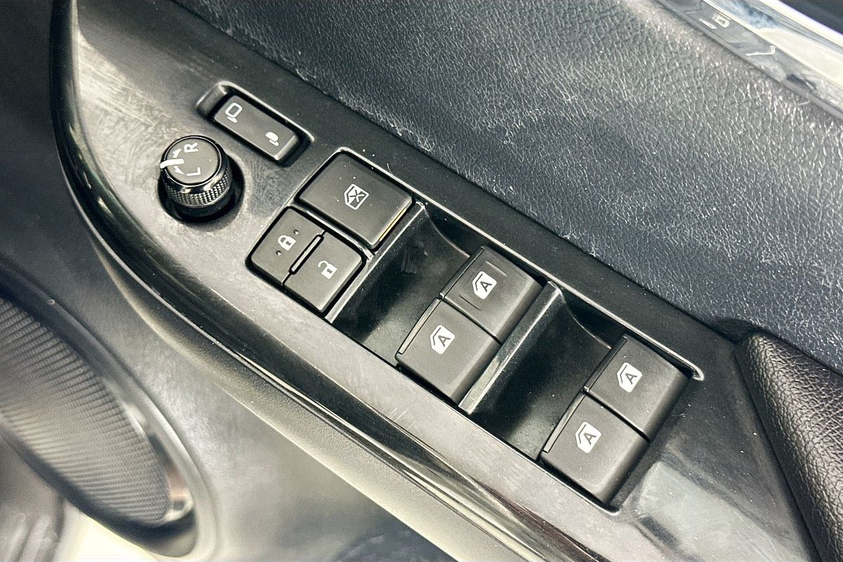 2017 Toyota HILUX SR5 (4x4) GUN126R 4X4