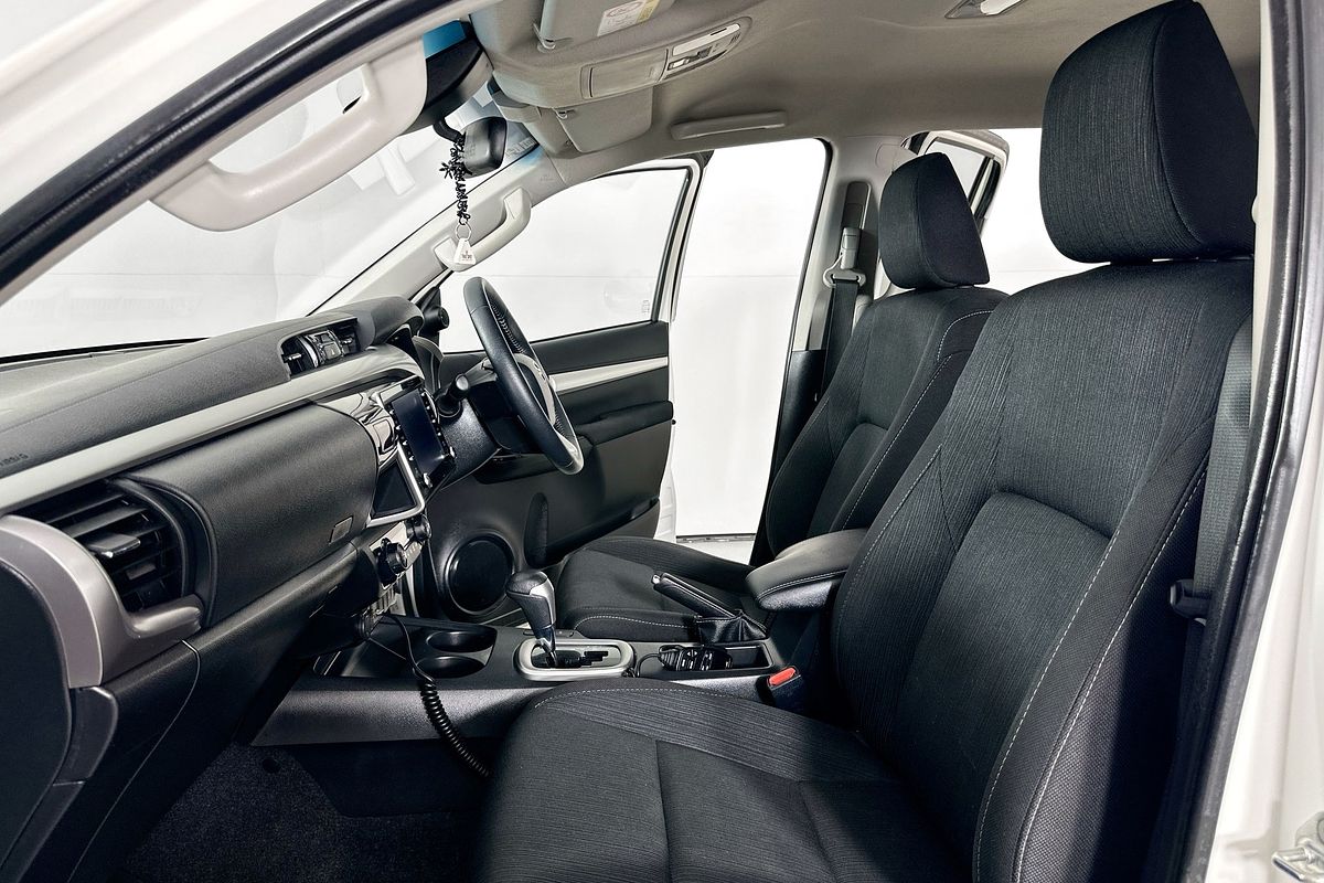 2022 Toyota HILUX SR5 (4x4) GUN126R 4X4