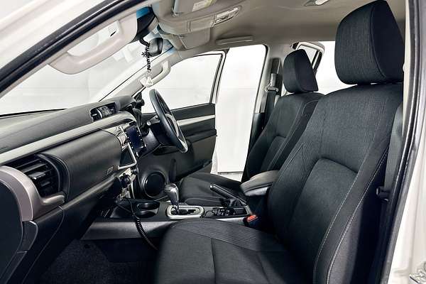 2022 Toyota HILUX SR5 (4x4) GUN126R 4X4