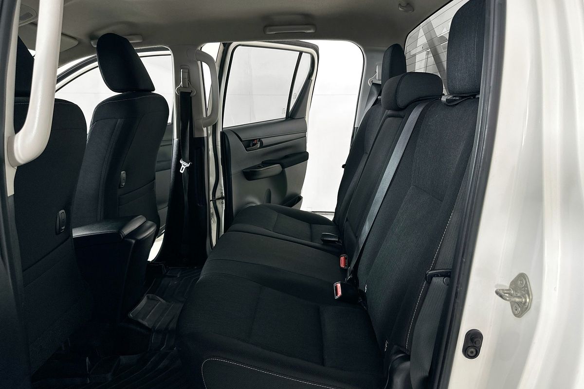 2021 Toyota HILUX SR (4x4) GUN126R FACELIFT 4X4