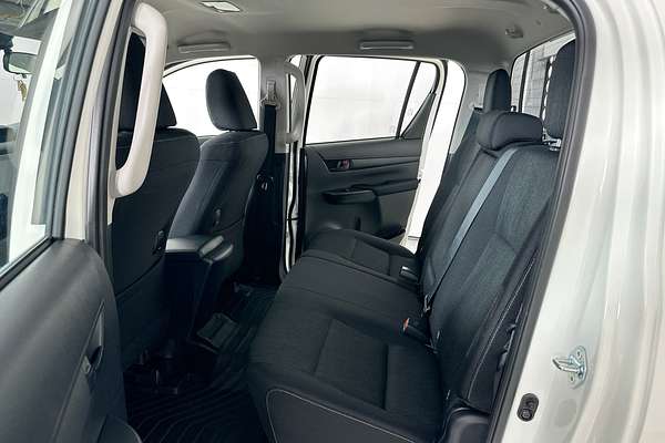 2025 Toyota HILUX SR (4x4) GUN126R RC 4X4
