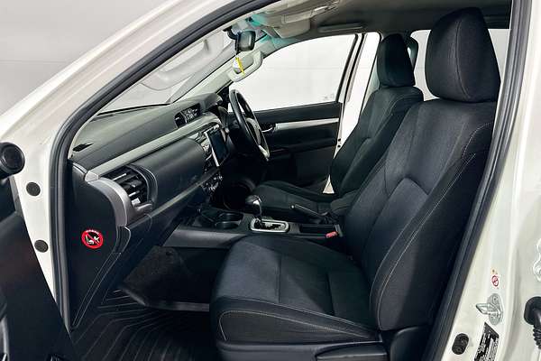 2015 Toyota HILUX SR5 (4x4) GUN126R 4X4