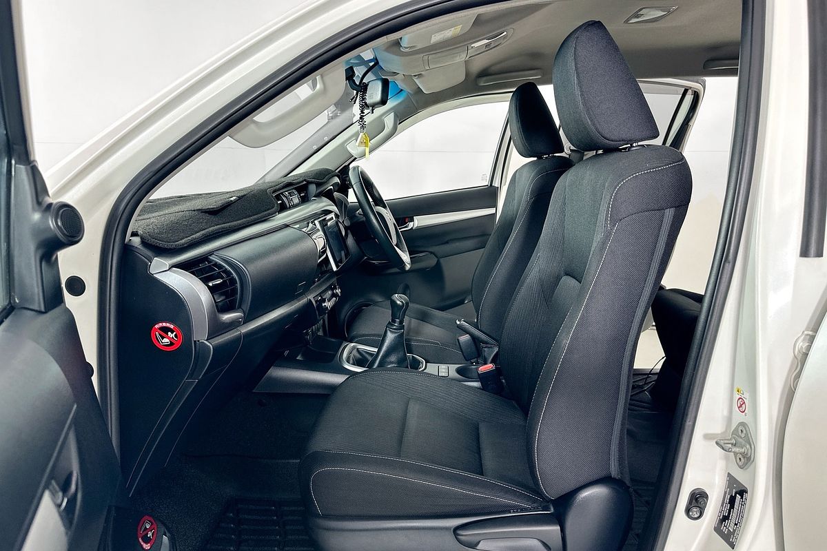 2017 Toyota HILUX SR5 (4x4) GUN126R MY17 4X4