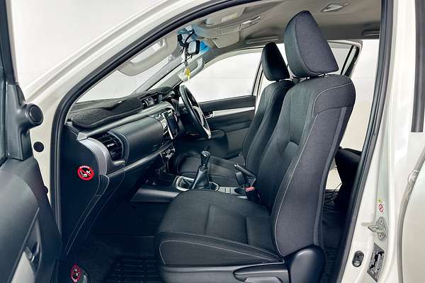 2017 Toyota HILUX SR5 (4x4) GUN126R MY17 4X4