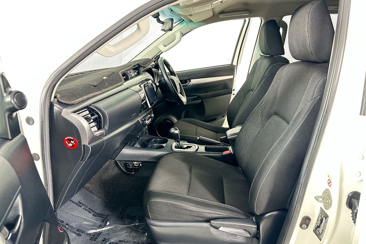 2017 Toyota HILUX SR5 (4x4) GUN126R 4X4