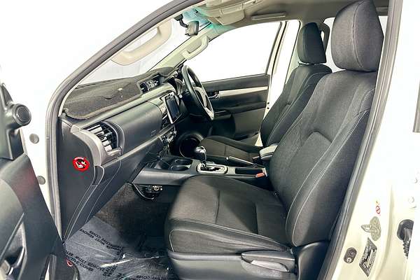 2017 Toyota HILUX SR5 (4x4) GUN126R 4X4
