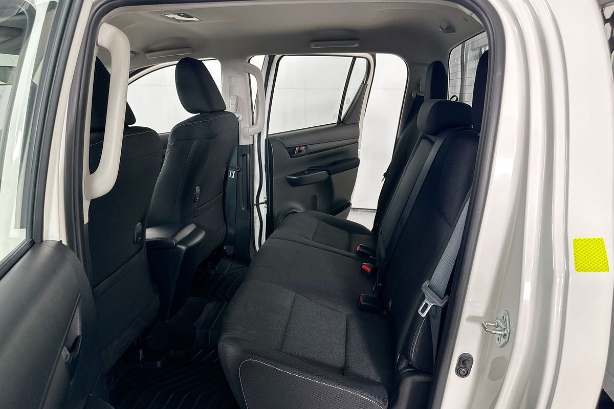 2024 Toyota HILUX SR 48V (4x4) GUN126R 4X4