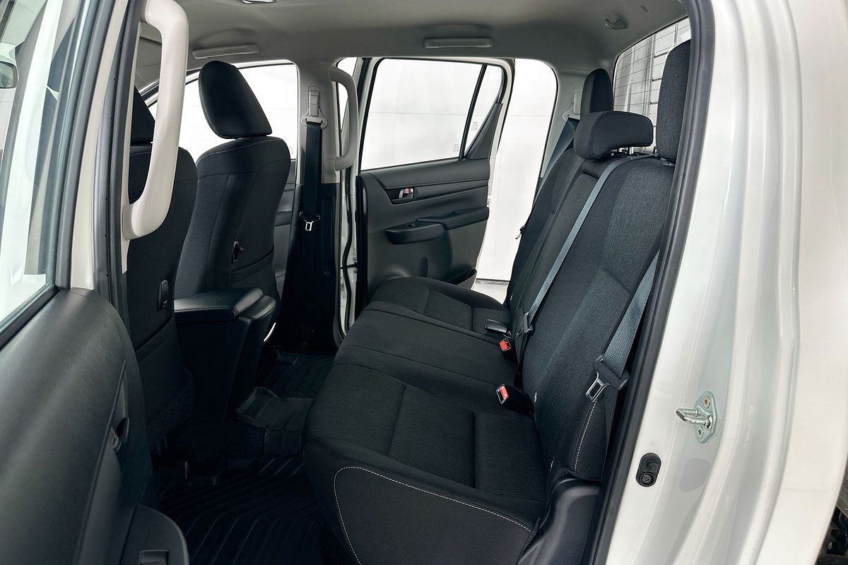 2024 Toyota HILUX SR 48V (4x4) GUN126R 4X4