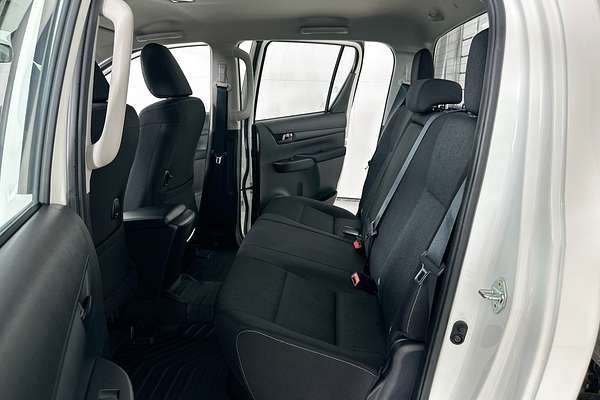 2024 Toyota HILUX SR 48V (4x4) GUN126R 4X4