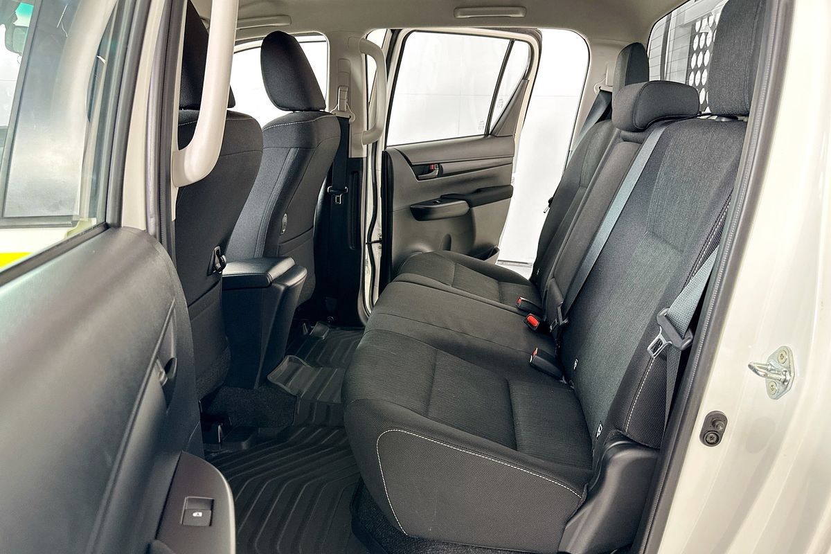 2024 Toyota HILUX SR 48V (4x4) GUN126R 4X4