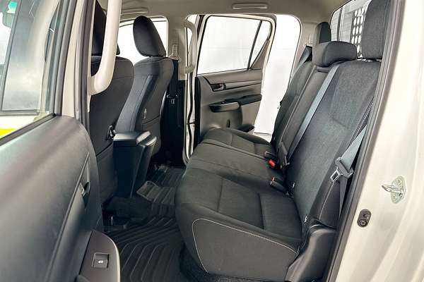 2024 Toyota HILUX SR 48V (4x4) GUN126R 4X4