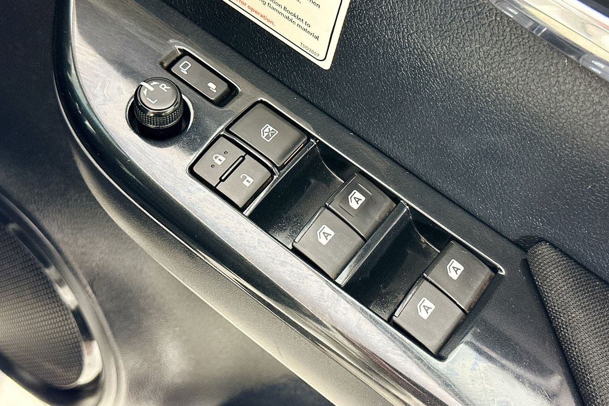 2021 Toyota HILUX SR5 (4x4) GUN126R FACELIFT 4X4