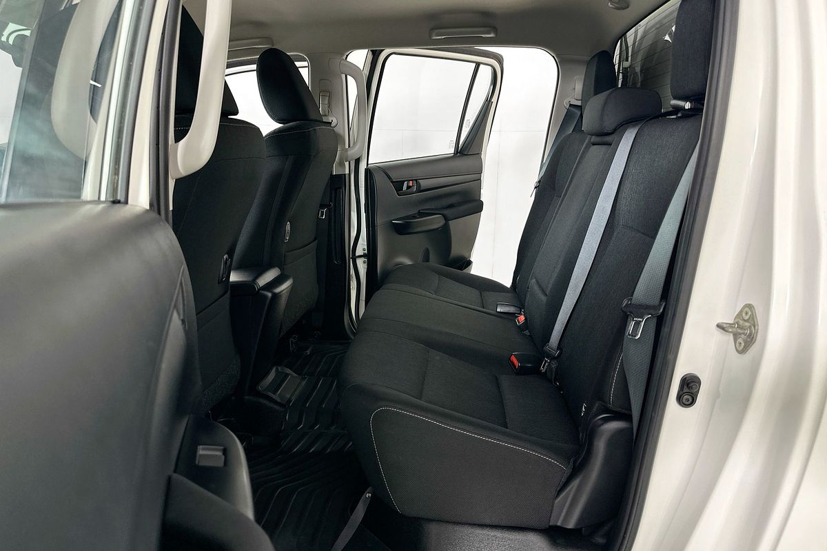 2020 Toyota HILUX SR (4x4) GUN126R FACELIFT 4X4