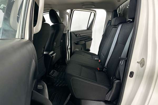 2020 Toyota HILUX SR (4x4) GUN126R FACELIFT 4X4