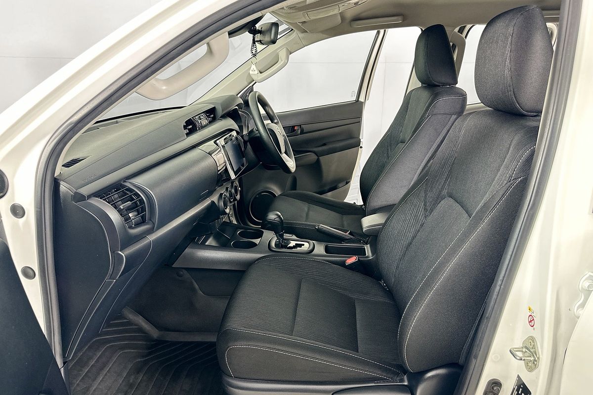 2019 Toyota HILUX SR (4x4) GUN126R MY19 4X4