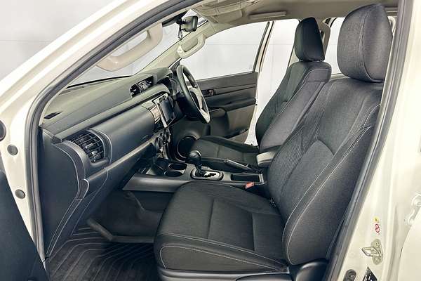 2019 Toyota HILUX SR (4x4) GUN126R MY19 4X4