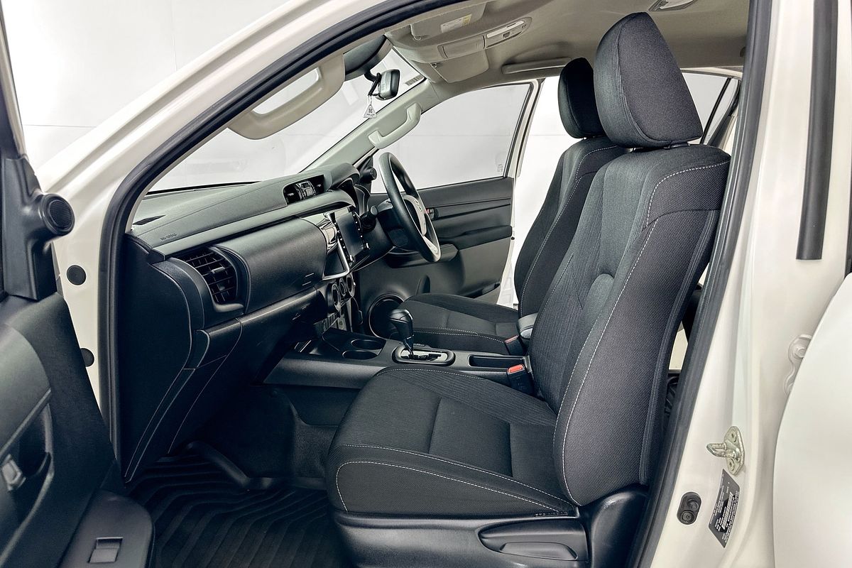 2021 Toyota HILUX SR (4x4) GUN126R FACELIFT 4X4