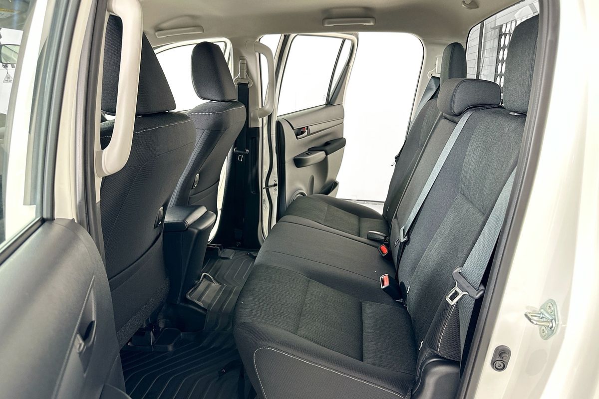 2025 Toyota HILUX SR (4x4) STEEL WHEELS GUN126R RC 4X4