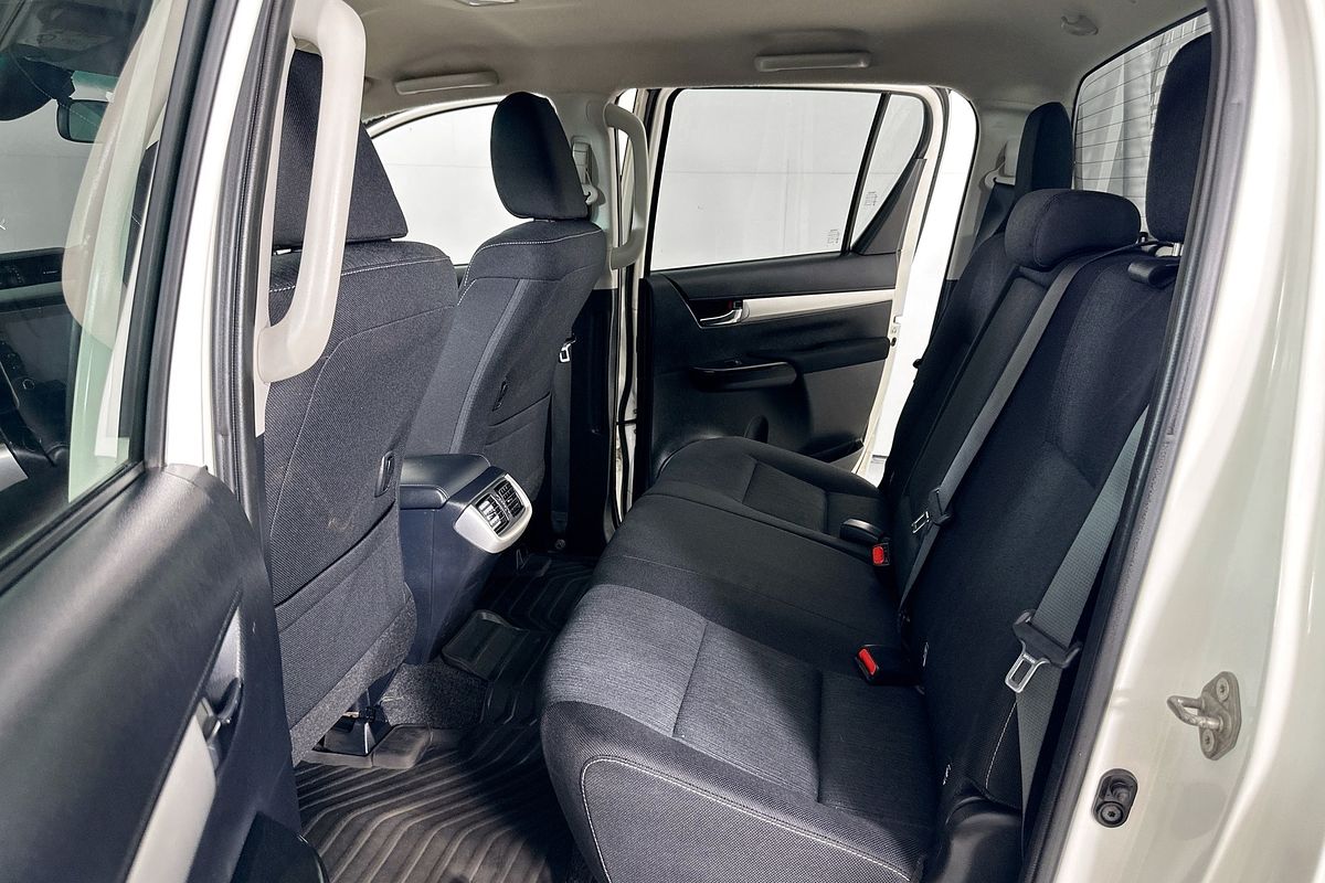 2021 Toyota HILUX SR5 (4x4) GUN126R 4X4