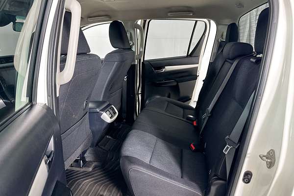 2021 Toyota HILUX SR5 (4x4) GUN126R 4X4