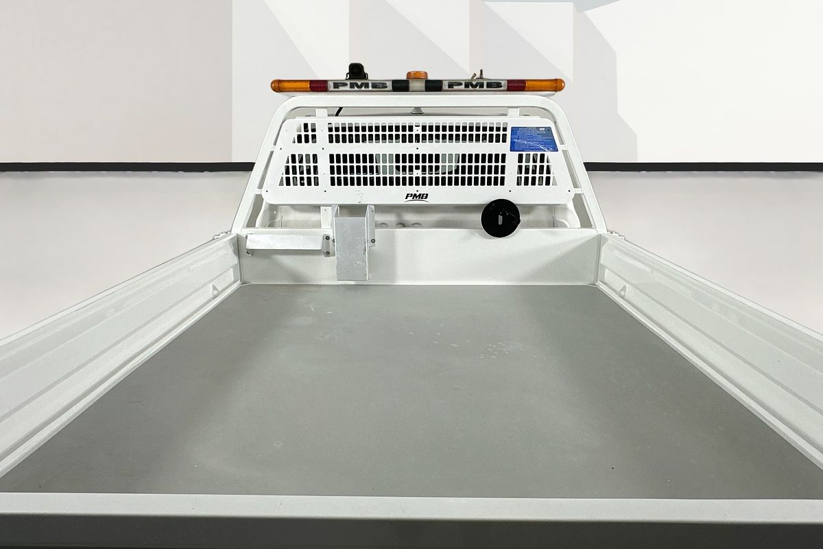 2022 Toyota HILUX SR (4x4) STEEL WHEELS GUN126R 4X4