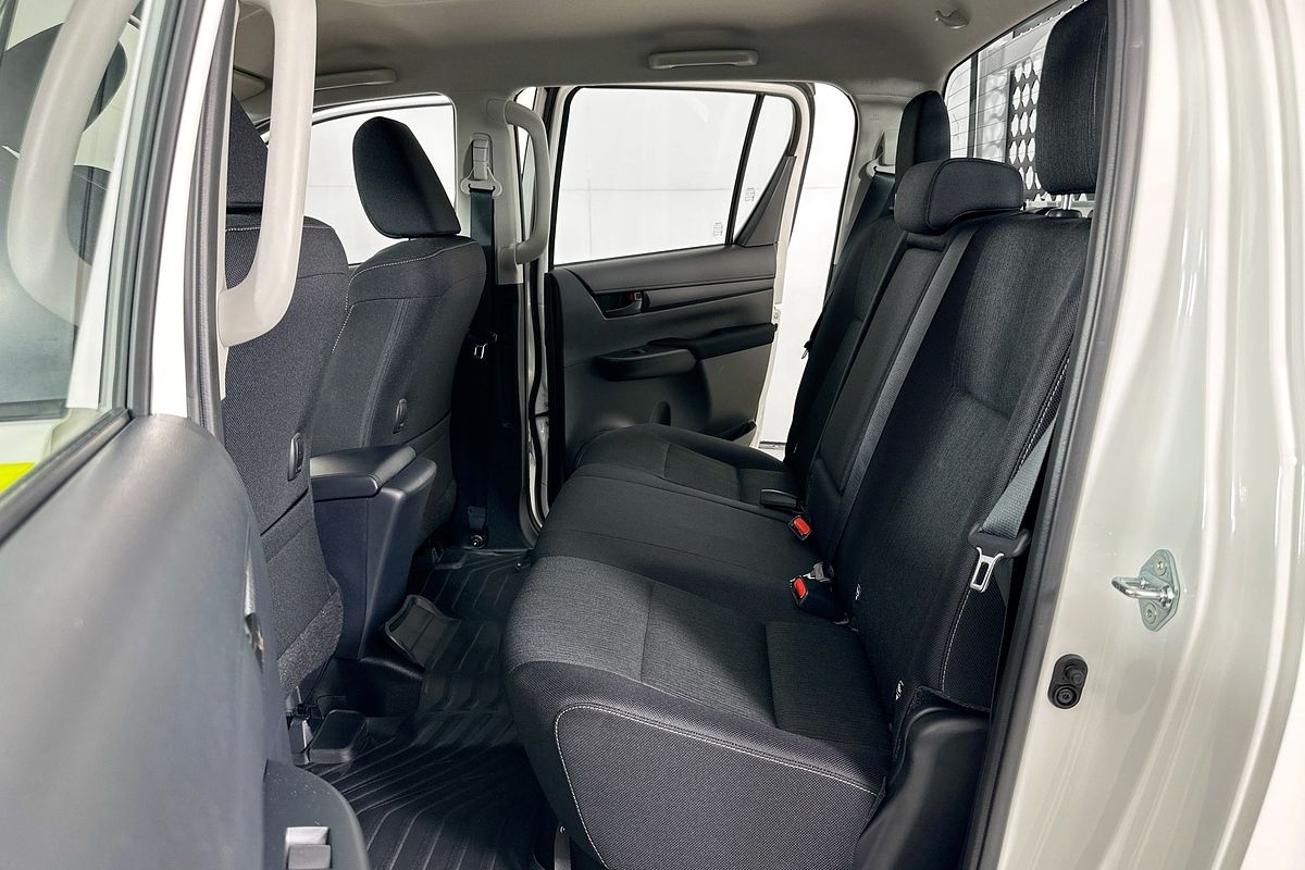 2025 Toyota HILUX SR (4x4) STEEL WHEELS GUN126R RC 4X4