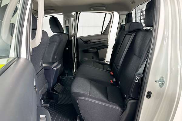 2025 Toyota HILUX SR (4x4) STEEL WHEELS GUN126R RC 4X4